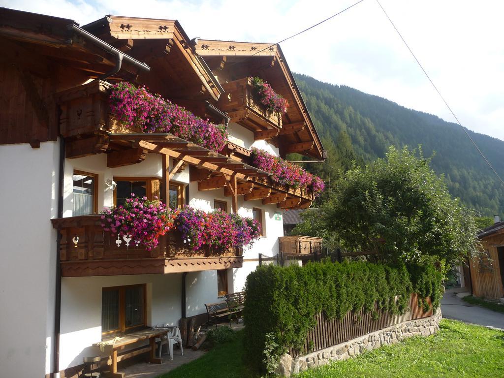 Familie Neunhaeuserer Neustift im Stubaital Exterior photo