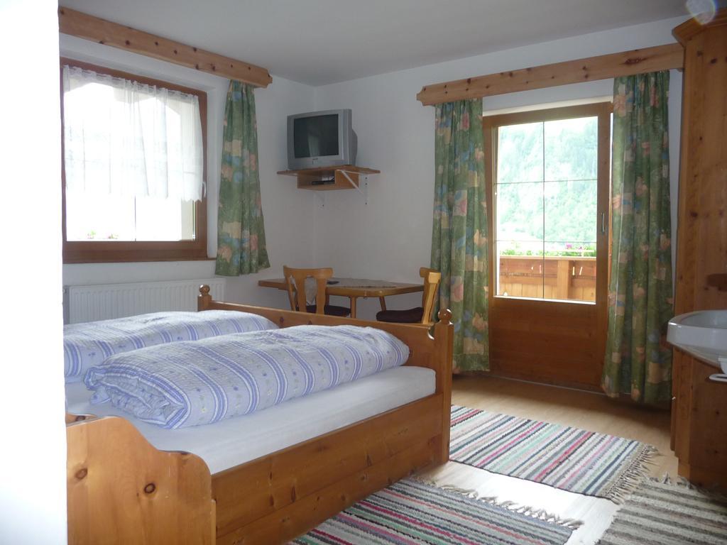 Familie Neunhaeuserer Neustift im Stubaital Room photo